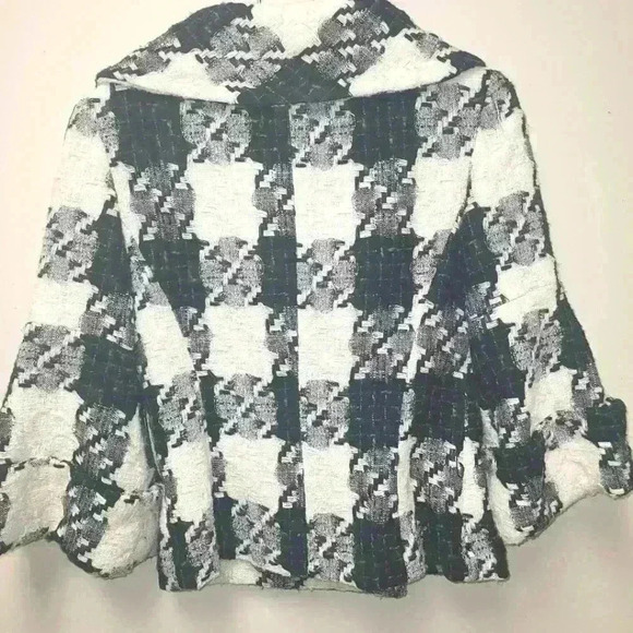 ZARA Basic Black White Tweed  Cropped Jacket lightly worn - Picture 5 of 6
